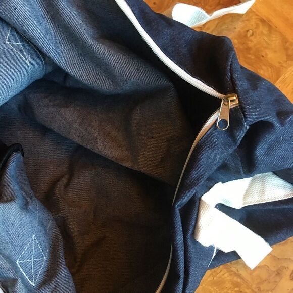 MEET ME at the Barre Duffel Bag!! - Picture 5 of 5